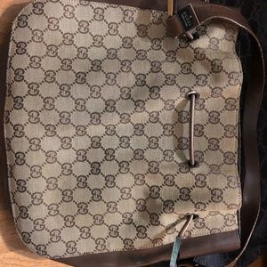 Gucci shoulder purse (with dust bag)